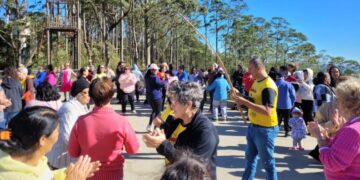 Capoterapia anima o Centro Administrativo de Poços na manhã desta segunda (10)