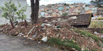 Imóvel abandonado na avenida Sete de Setembro receberá intervenção da Prefeitura de Poços