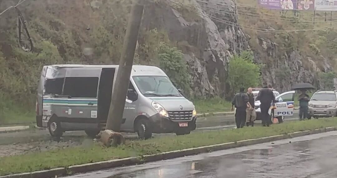 Terceiro acidente é registrado no mesmo trecho de avenida em Poços de Caldas