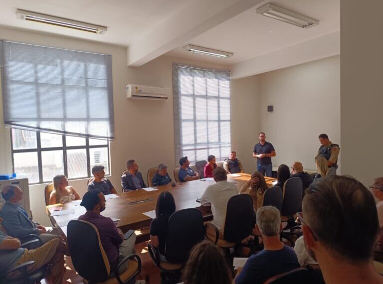 Prefeitura de Poços e PM se reúnem com instituições financeiras para discutir medidas de segurança