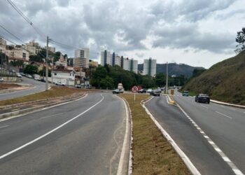 Obras da rotatória do Jardim Centenário, em Poços, entram na fase final com paisagismo