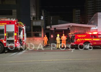 Corpo de Bombeiros controla incêndio em restaurante no centro de Poços de Caldas