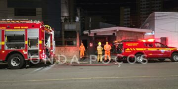 Corpo de Bombeiros controla incêndio em restaurante no centro de Poços de Caldas
