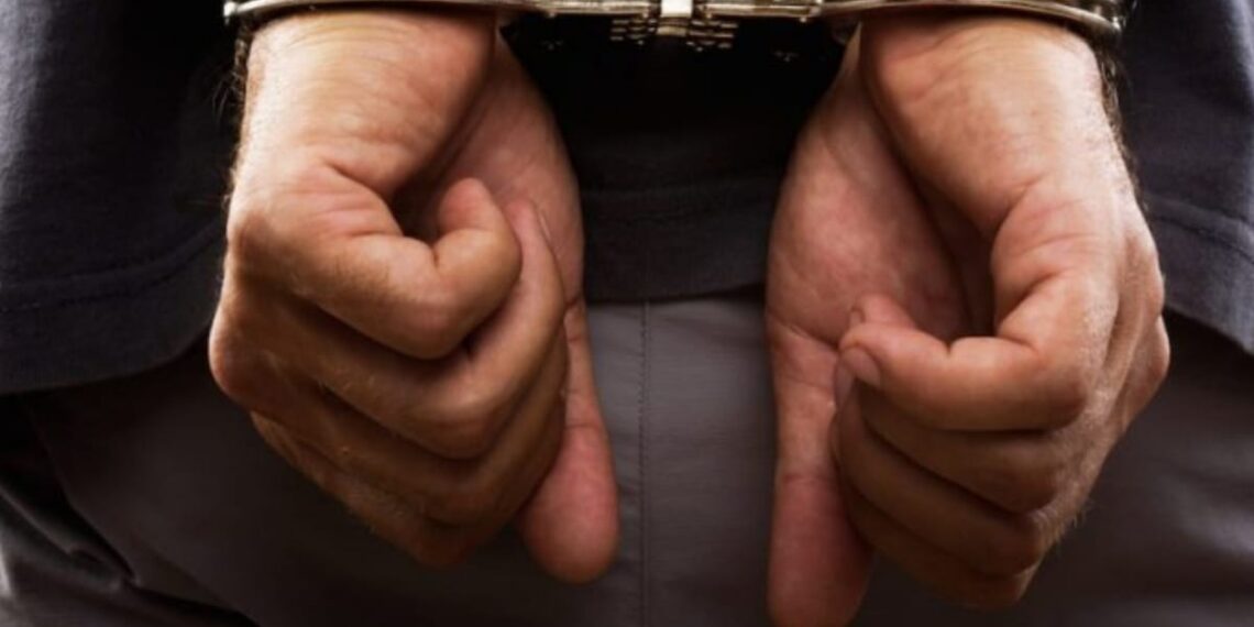 Homem é preso por aplicar golpe em casal de idosos em Andradas