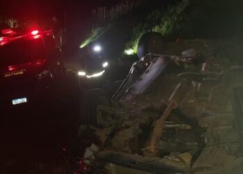 Jovem morre e três pessoas ficam feridas após batida entre dois carros na BR-459