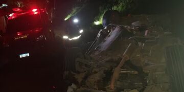 Jovem morre e três pessoas ficam feridas após batida entre dois carros na BR-459