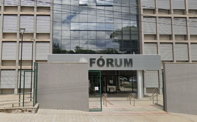 Loja de veículos é condenada a indenizar cliente por defeito oculto em caminhonete