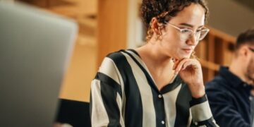 Estudo mostra que mulheres ainda ganham menos que homens no Brasil; diferença salarial em Poços é maior que a média nacional