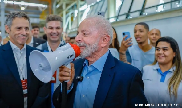 Lula assina medida que altera regras para vales-alimentação e refeição