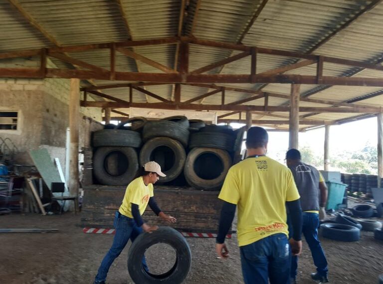 Mais de 200 pneus são recolhidos durante Dia D contra o Aedes em Poços