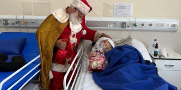 Hospital Municipal Margarita Morales recebe visita especial do Papai Noel