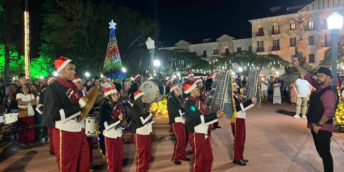 Parada de Natal acontece dia 18 dezembro em Poços de Caldas