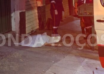 Homem é morto com mais de dez facadas após desentendimento em bar na zona leste de Poços