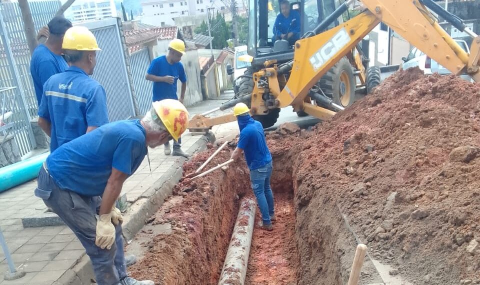 Bairros de Poços poderão sofrer desabastecimento de água por causa de rompimento de adutora