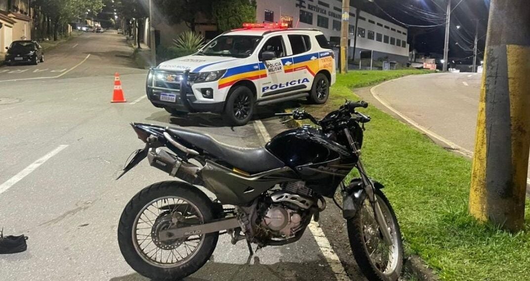 Motocicleta furtada em São João da Boa Vista é recuperada após perseguição em Poços de Caldas