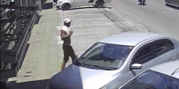 VÍDEO: homem furta carro em avenida de Poços de Caldas