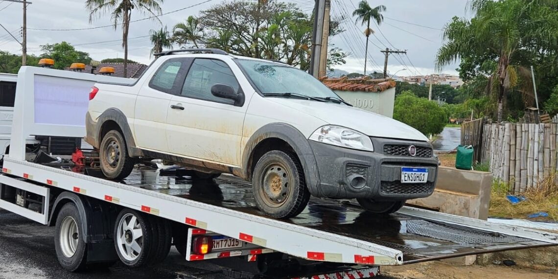 Homem é preso e veículo roubado é recuperado pela PM