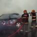 Carro fica destruído após incêndio em cidade do Sul de Minas