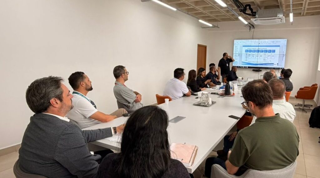 Prefeitura de Poços realiza reunião para apresentação do Projeto Rede Limpa às empresas de telecomunicações