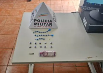 Homem é preso por tráfico de drogas na área central de Poços