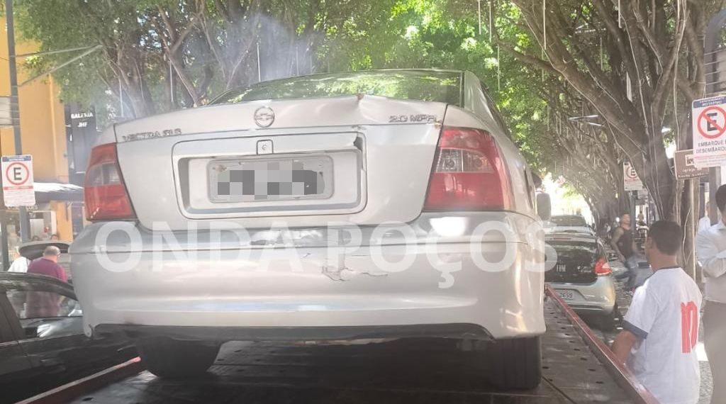 Carro com nove ocupantes é apreendido em ação do Demutran e PM em Poços de Caldas