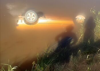 Homem é encontrado morto dentro de carro em açude de Botelhos