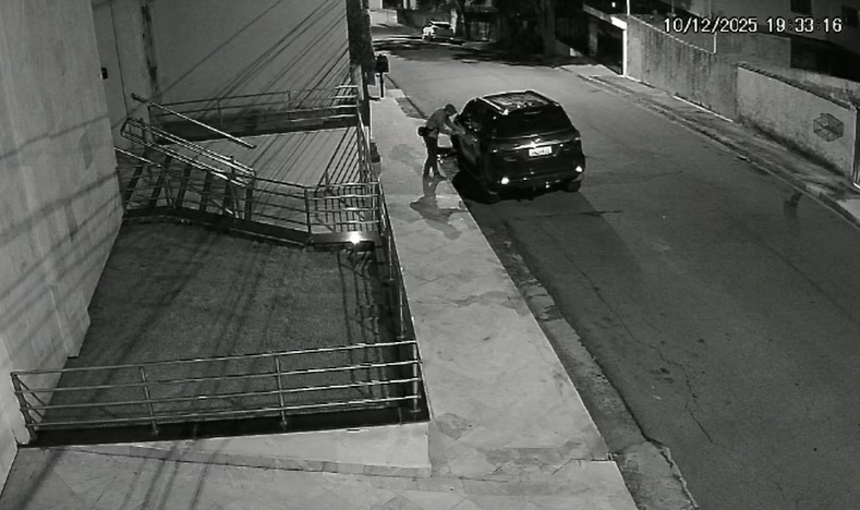 Vídeo mostra momento em que hilux é furtada no Jardim dos Estados em Poços de Caldas