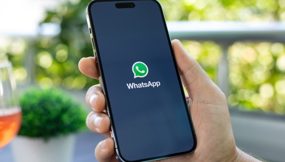 Brasileiro está falando menos de política no WhatsApp, mostra estudo