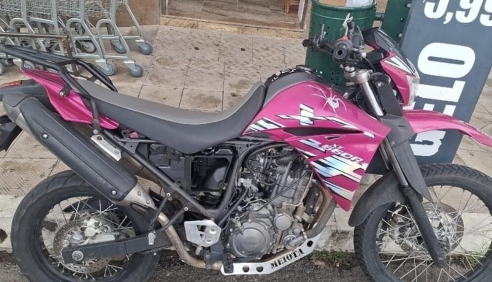 Jovem é detido com moto irregular após tentar fugir da PM em Andradas