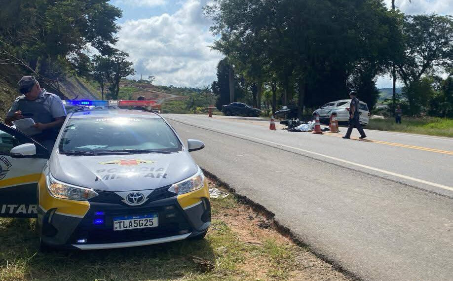 Motociclista morre em colisão com caminhão na SP-344