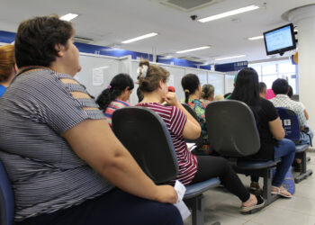 PROCON multa agências bancárias por excesso de tempo de espera em Poços de Caldas