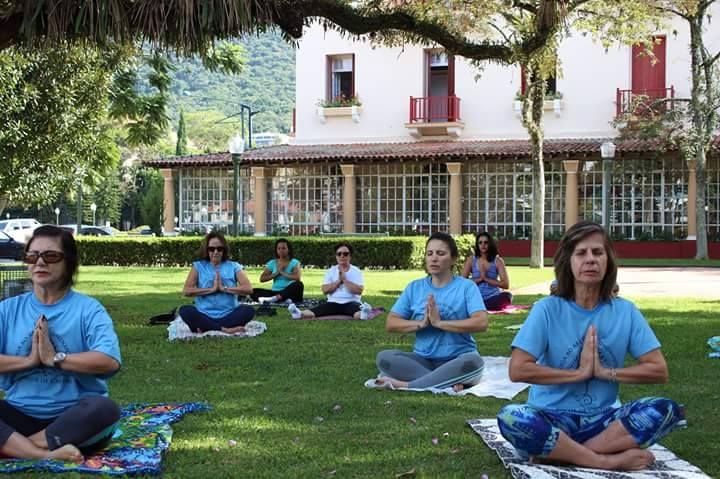 Aula gratuita de yoga será realizada no Parque José Affonso Junqueira