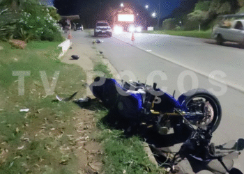 Homem de 60 anos morre após perder controle da moto e cair; acidente aconteceu na avenida Wenceslau Braz, em Poços