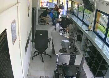 VÍDEO: PRF salva bebê de 42 dias engasgado em Poços de Caldas