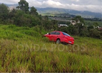 Carro de motorista de aplicativo levado em assalto é encontrado 