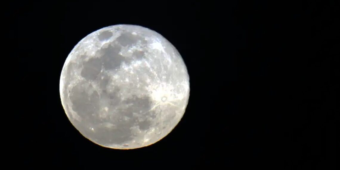 Primeira Superlua de 2026 pode ser vista neste sábado (03)