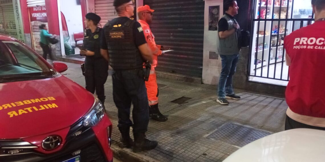 Operação integrada fiscaliza bares e lojas de conveniência em Poços de Caldas