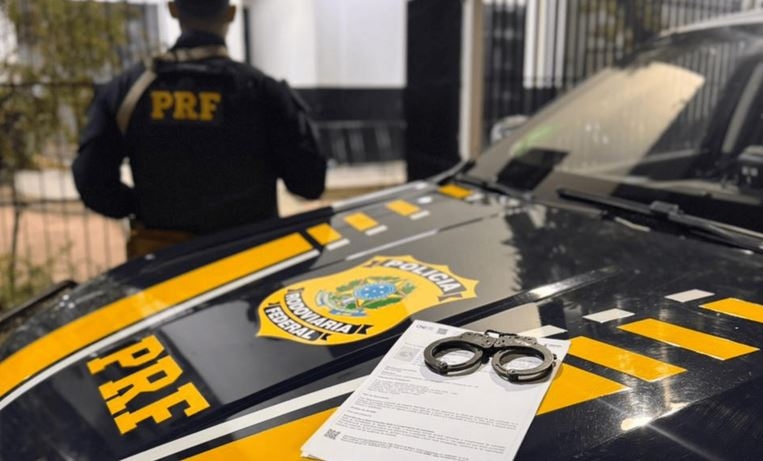 Casal de estelionatários que praticou crimes em Poços é preso pela PRF em Santa Catarina
