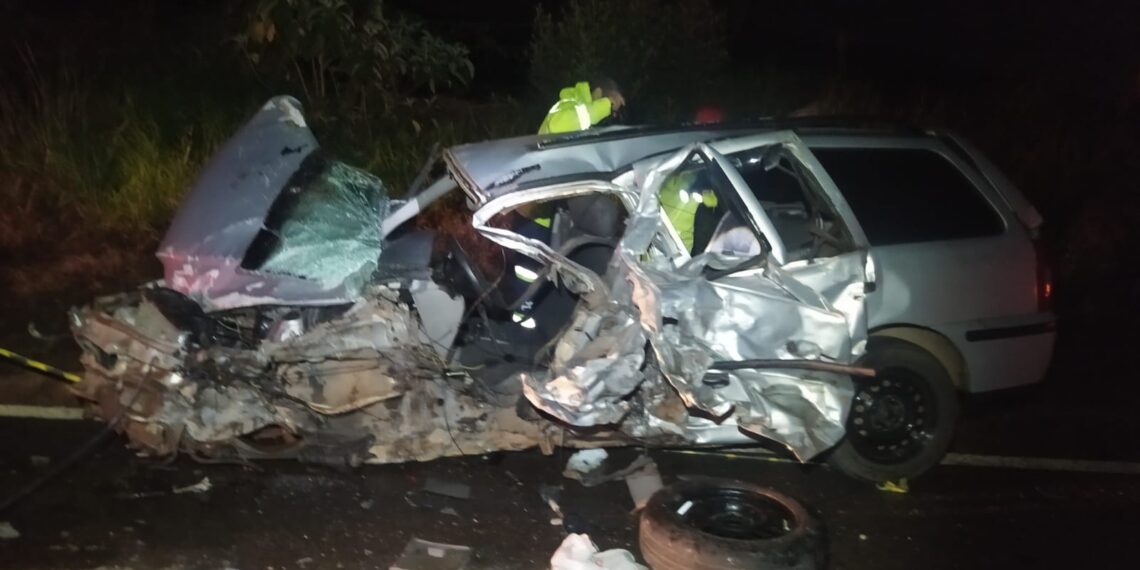 Colisão frontal deixa uma pessoa morta e sete feridas em rodovia na região