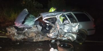 Colisão frontal deixa uma pessoa morta e sete feridas em rodovia na região