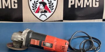 Homem é preso após furtar lixadeira de parente em oficina