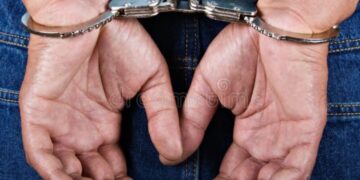 Foragido da Justiça é preso durante trabalho no Centro de Poços