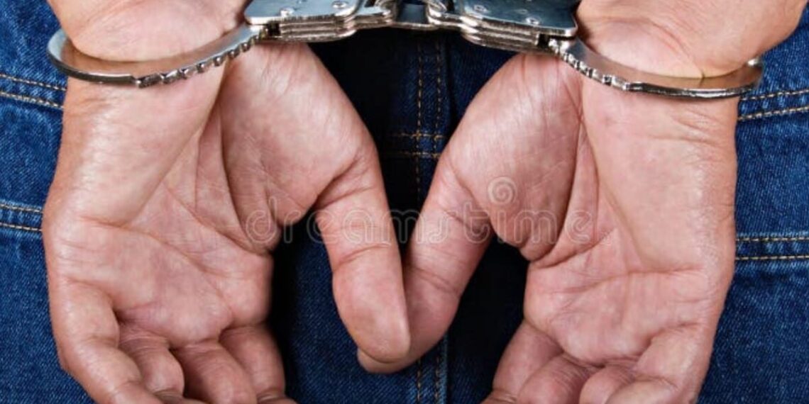 Foragido da Justiça é preso durante trabalho no Centro de Poços