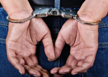 Foragido da Justiça é preso durante trabalho no Centro de Poços