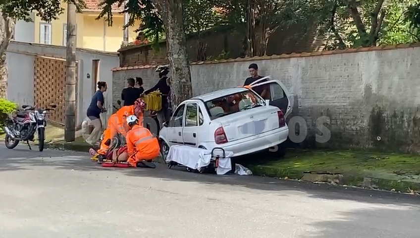 Acidente de carro deixa mãe e filho feridos em Poços de Caldas