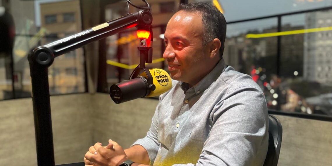 Vice-prefeito aborda obras, saúde e gestão pública no programa Poços em Foco