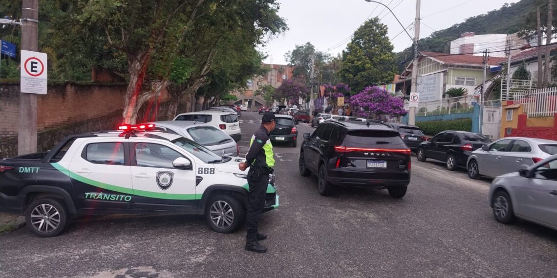 Demutran intensifica fiscalização no entorno de escolas em Poços de Caldas