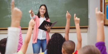 Secretaria de Educação de Poços diz que analisa impactos de nova lei sobre carreira do magistério