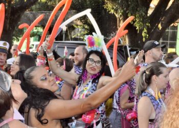 Incubadora Social de Poços oferece customização de abadás para o Carnaval