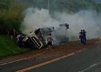 VÍDEO: acidente entre Poços de Caldas e Águas da Prata deixa caminhoneiro ferido